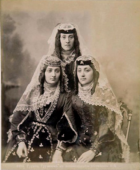 Traditional armenian women's on sale clothing